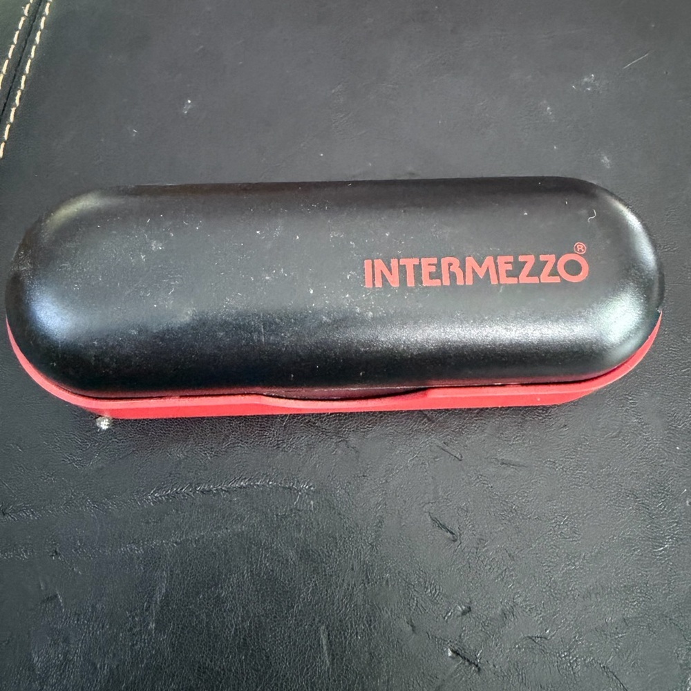 Vintage Intermezzo vinyl record cleaner Black & Red case